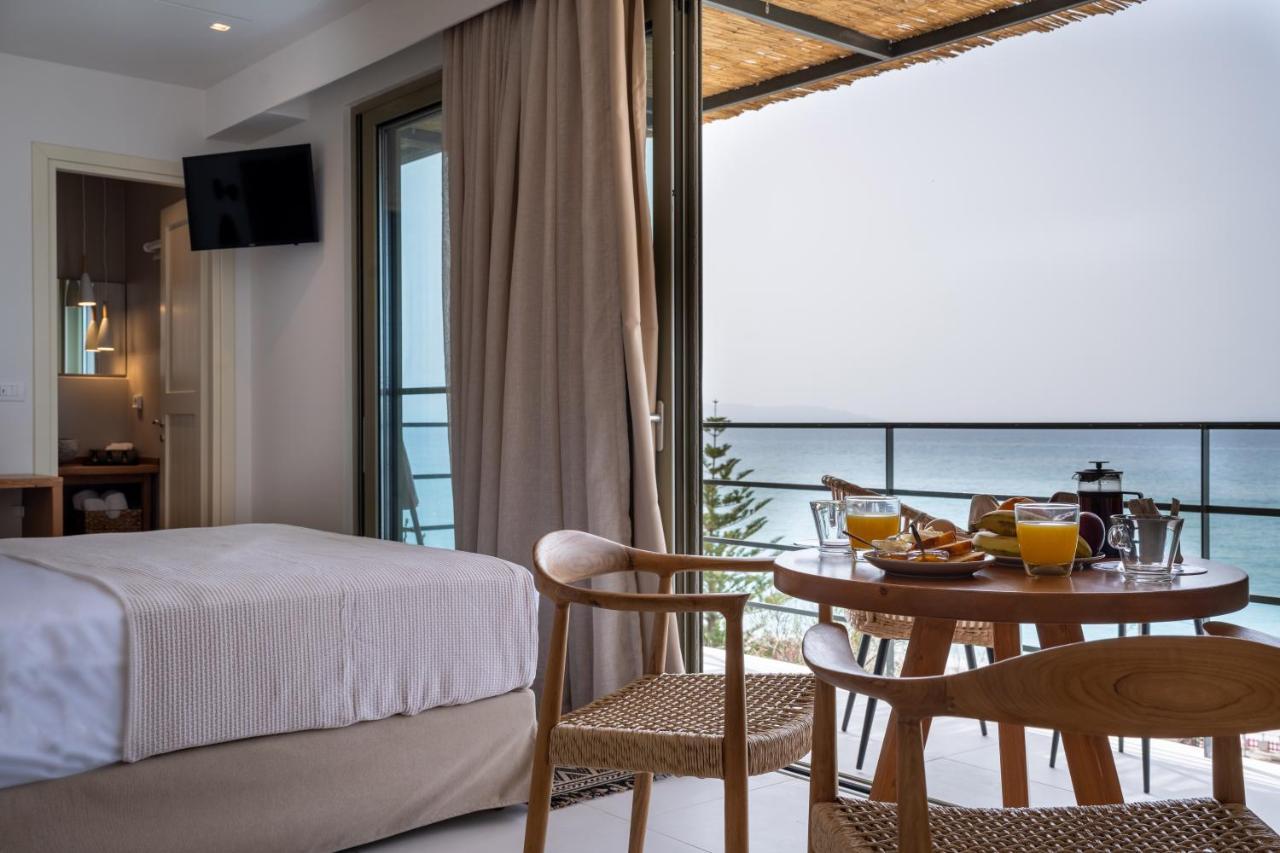 Thea Beachfront Suites In Lourdas Beach Lourdata  Extérieur photo