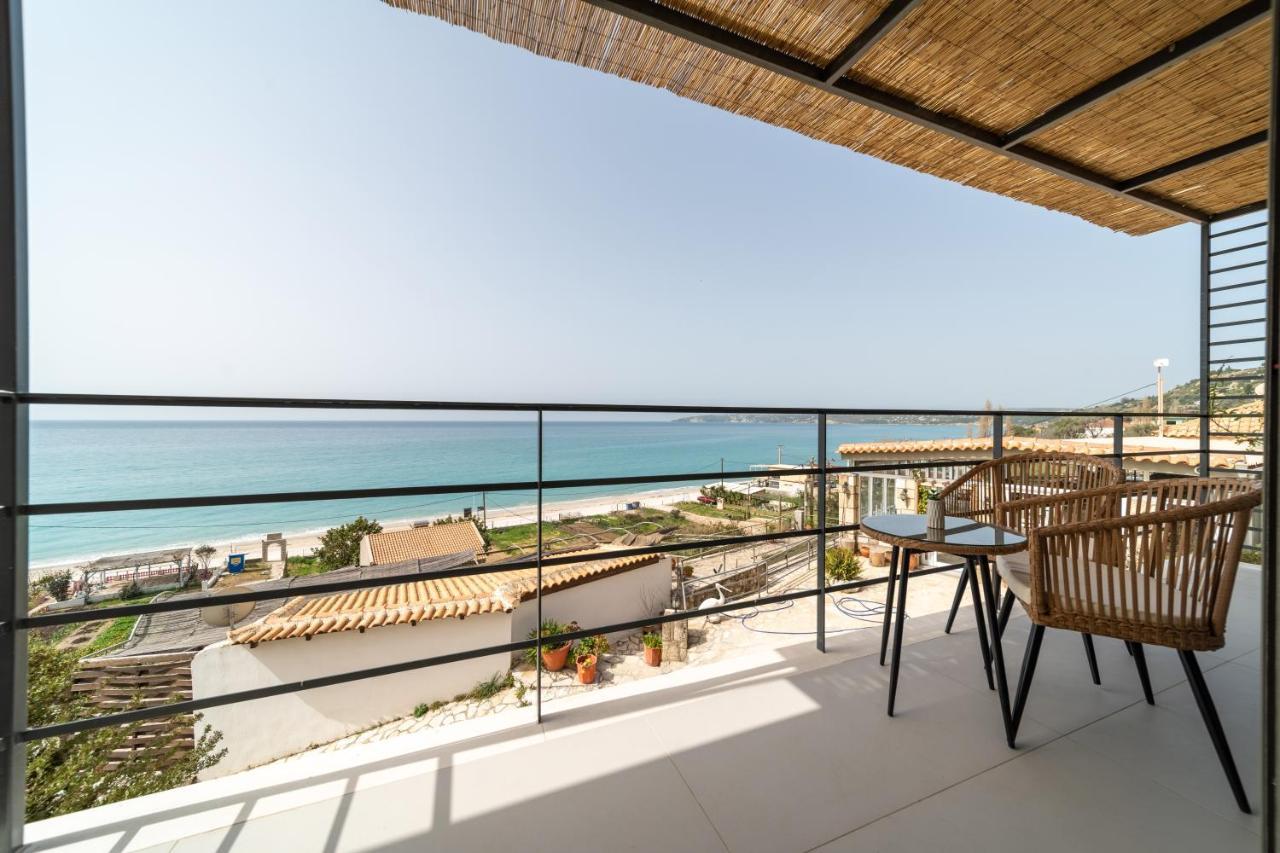Thea Beachfront Suites In Lourdas Beach Lourdata  Extérieur photo