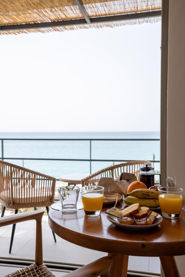 Thea Beachfront Suites In Lourdas Beach Lourdata  Extérieur photo